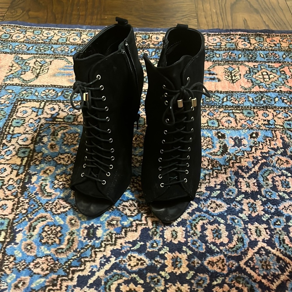 Zara black bootie heel